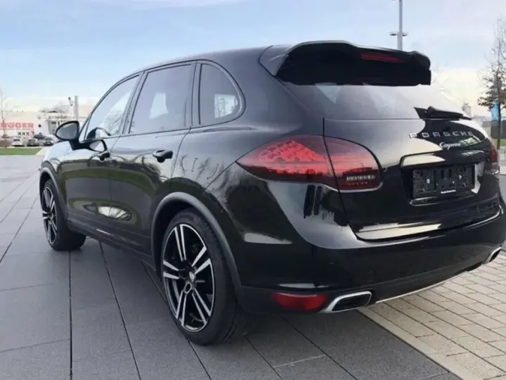 Porsche Cayenne Platinum Edition