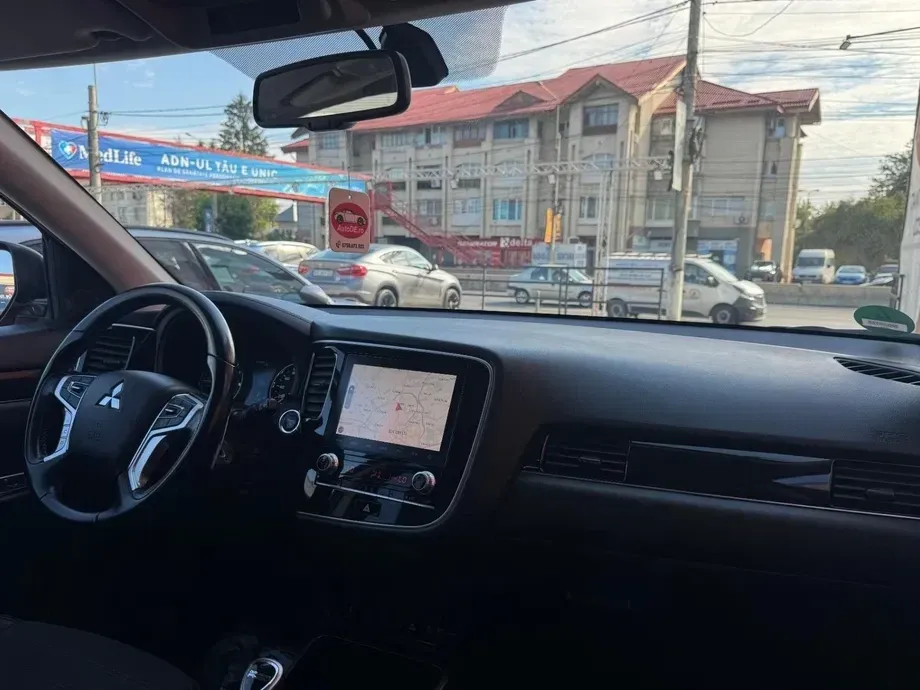 Mitsubishi Outlander — imagine 6
