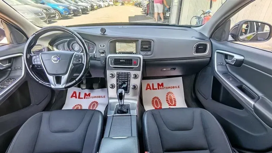 Volvo V60 I D3 Momentum Core — imagine 2
