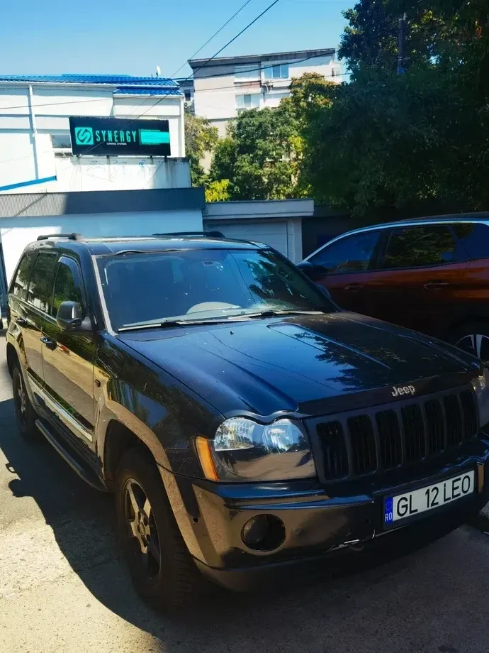 Jeep Grand Cherokee — imagine 3