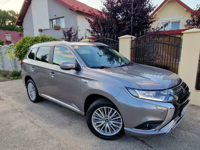 Mitsubishi Outlander III 2.4 4WD Diamant+