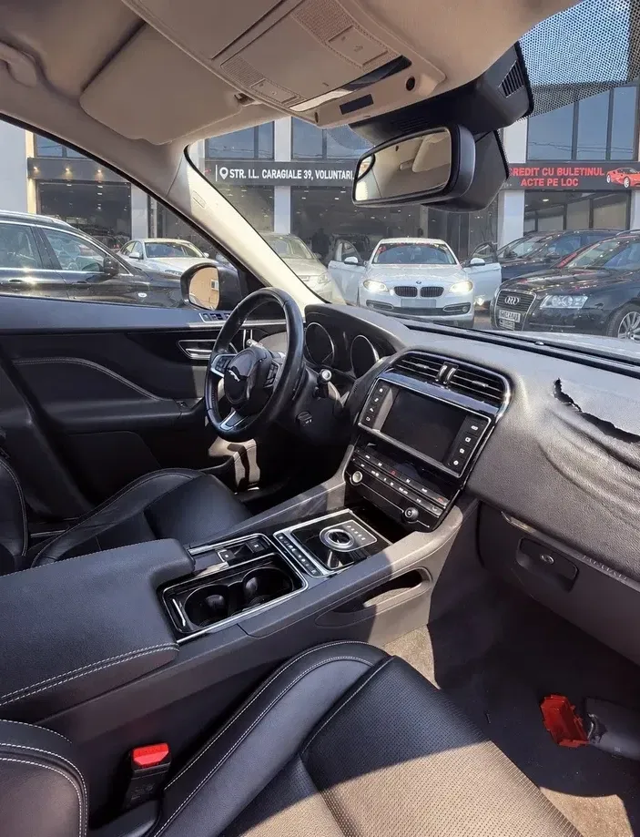 Jaguar F-Pace 20d AWD Portfolio — imagine 4
