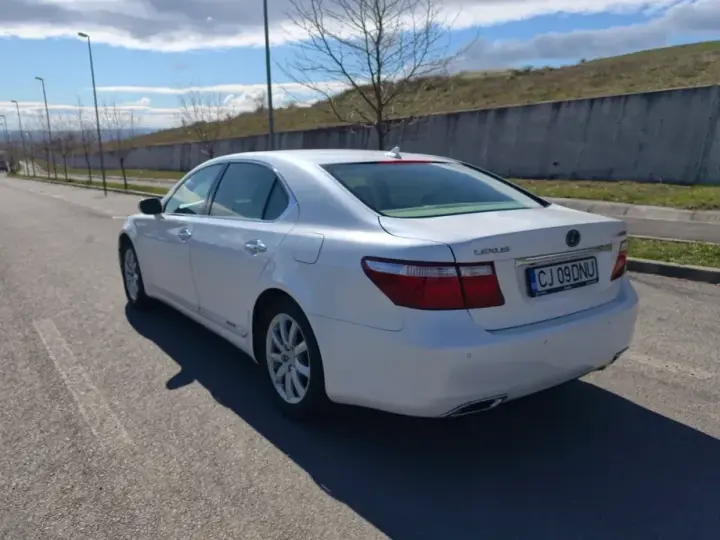 Lexus LS IV 600hL 5.0 V8 AWD Aut President