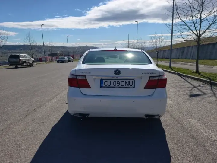 Lexus LS IV 600hL 5.0 V8 AWD Aut President