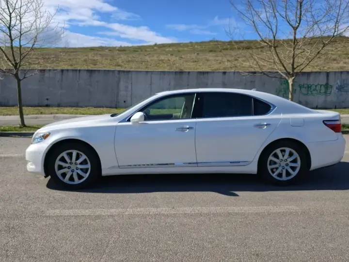 Lexus LS IV 600hL 5.0 V8 AWD Aut President