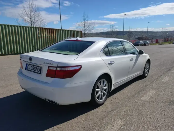 Lexus LS IV 600hL 5.0 V8 AWD Aut President