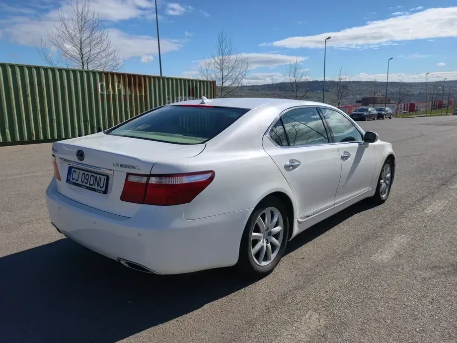 Lexus LS IV 600hL 5.0 V8 AWD Aut President — imagine 6