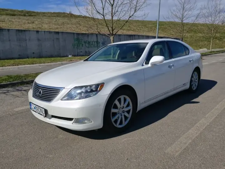 Lexus LS IV 600hL 5.0 V8 AWD Aut President