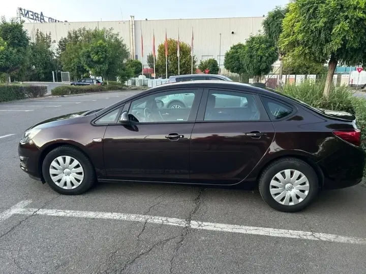 Opel Astra J