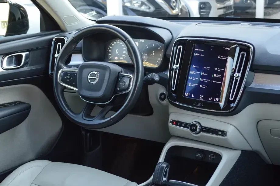 Volvo XC 40 D4 AWD Inscription — imagine 4