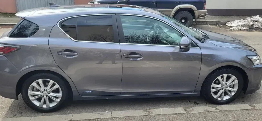 Lexus CT Luxury Line — imagine 5
