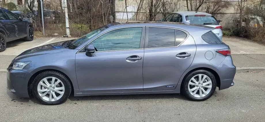 Lexus CT Luxury Line — imagine 2