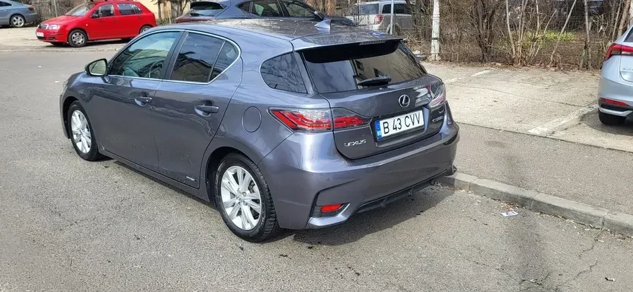 Lexus CT Luxury Line — imagine 3