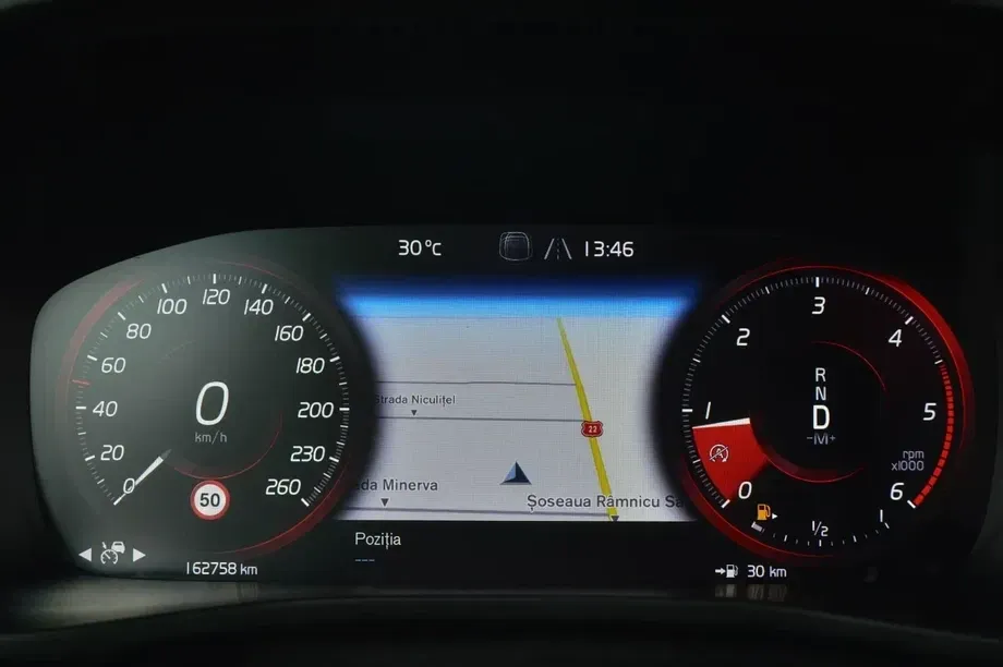 Volvo XC 40 D4 AWD R-Design — imagine 5