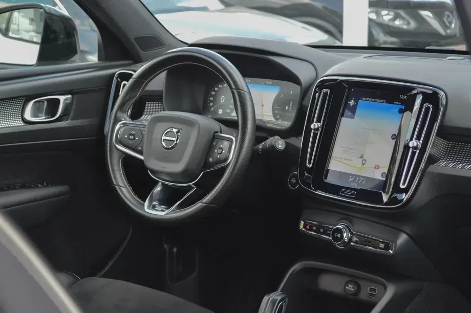 Volvo XC 40 D4 AWD R-Design — imagine 4