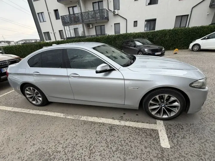 BMW Seria 5 F10/F11/F07 520d xDrive AT