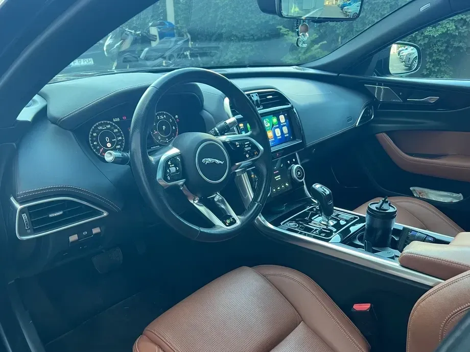 Jaguar XE P250 RWD R-Dynamic S — imagine 4