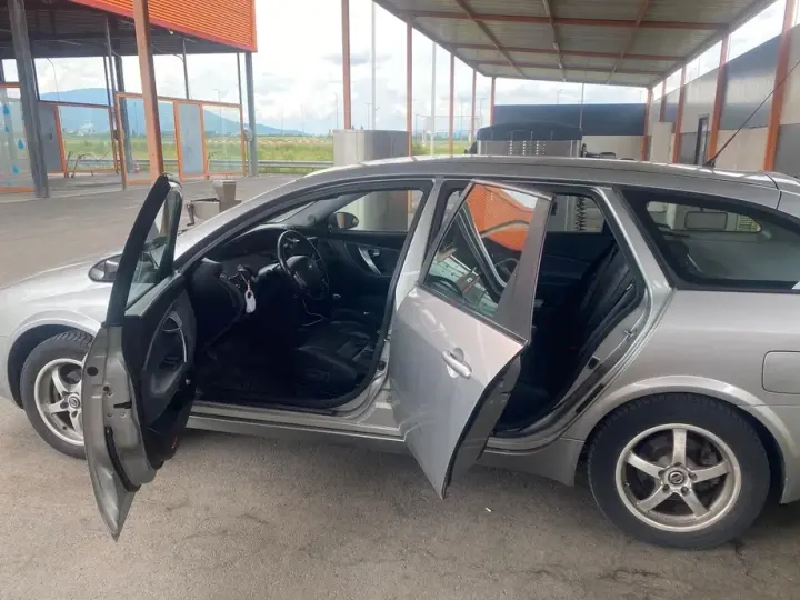 Nissan Primera P12
