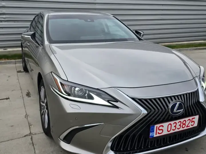 Lexus ES VII