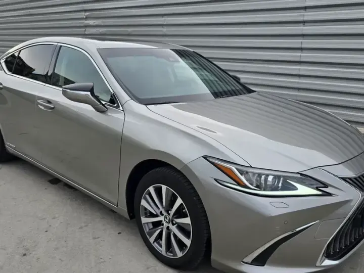 Lexus ES VII