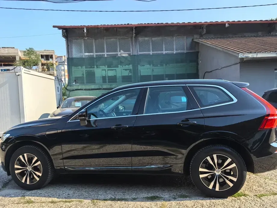 Volvo XC 60 II T6 AWD Recharge Plus Dark — imagine 4