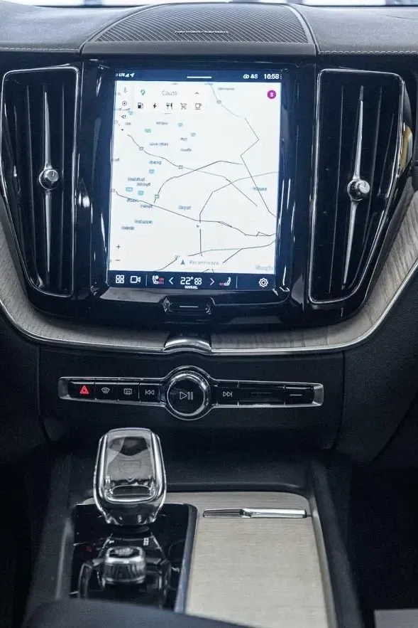 Volvo XC 60 II T6 AWD Recharge Geartronic Inscription — imagine 4