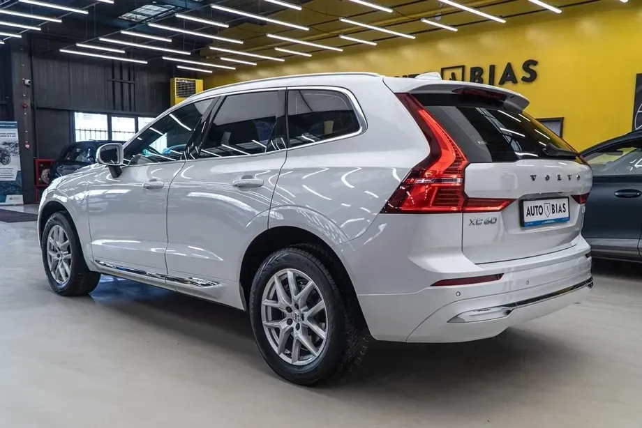Volvo XC 60 II T6 AWD Recharge Geartronic Inscription — imagine 5