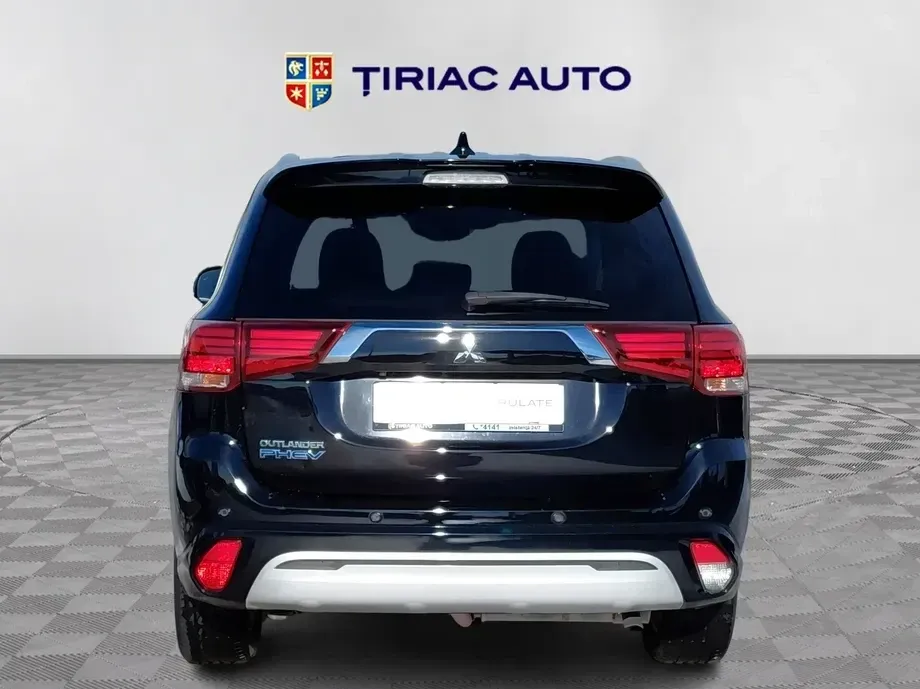 Mitsubishi Outlander III 2.4 4WD Spirit — imagine 5