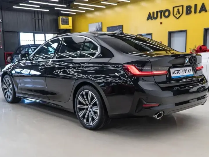 BMW Seria 3 318i Aut. Sport Line