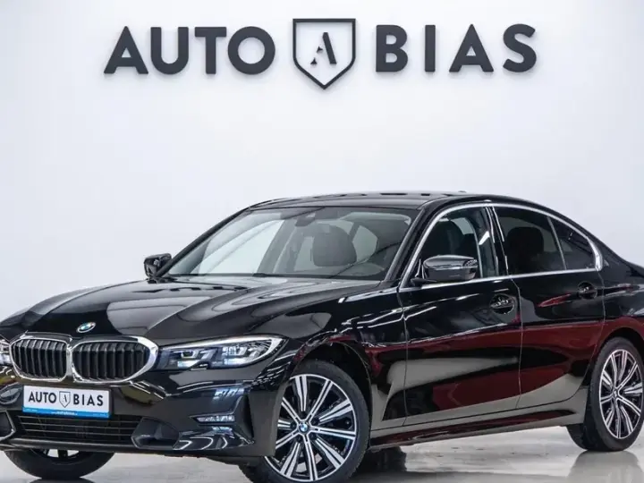 BMW Seria 3 318i Aut. Sport Line