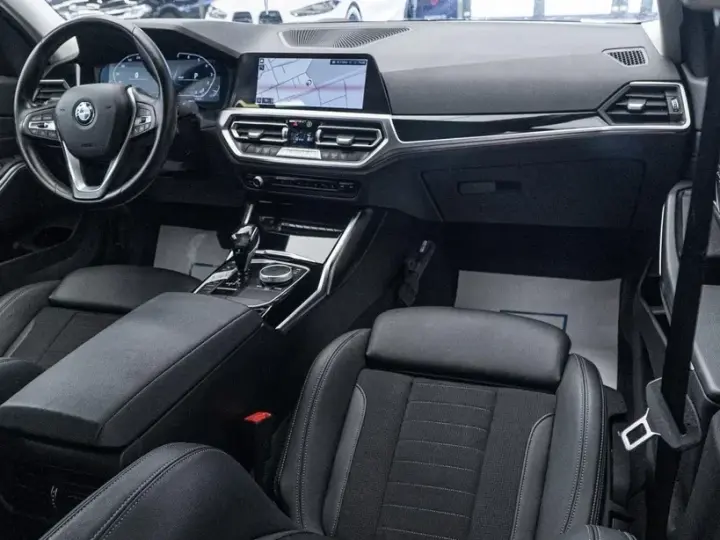 BMW Seria 3 318i Aut. Sport Line