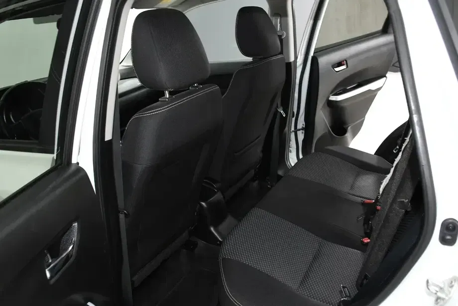 Suzuki Vitara IV 1.6 DDIS Allgrip Comfort — imagine 6