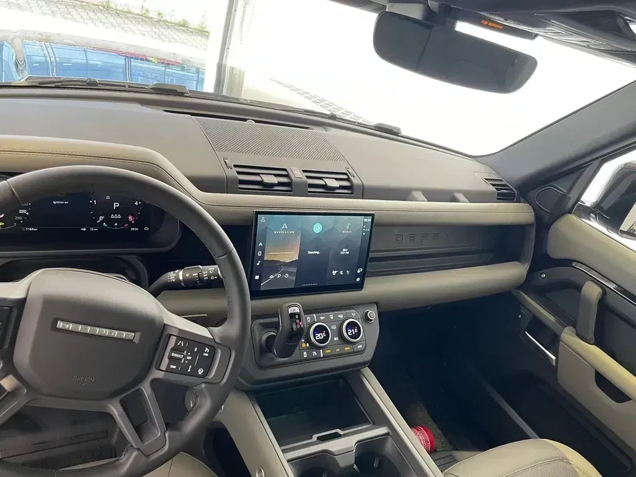 Land Rover Defender — imagine 5