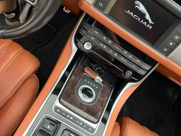 Jaguar XF 20d AWD Portfolio