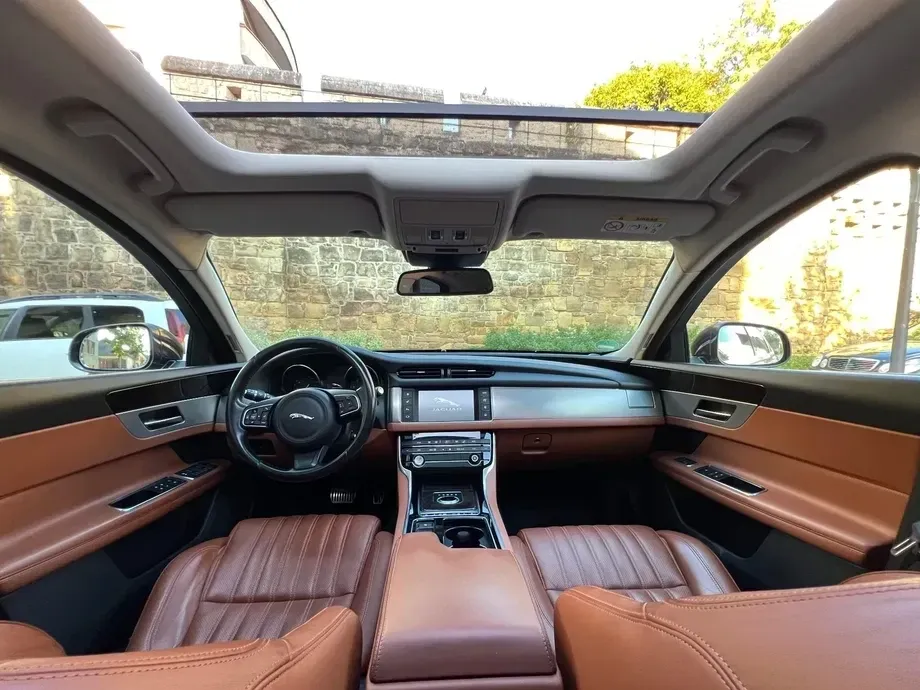 Jaguar XF 20d AWD Portfolio — imagine 2