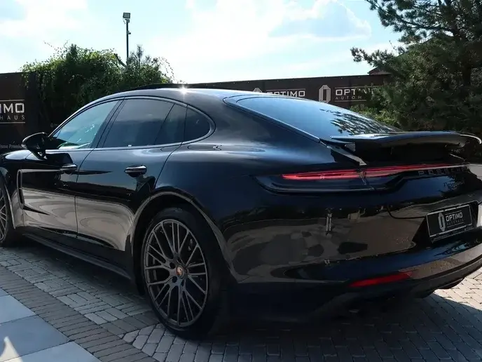 Porsche Panamera 4 Platinum Edition