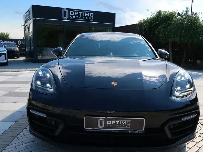 Porsche Panamera 4 Platinum Edition