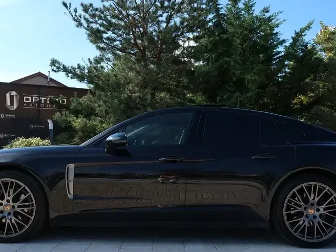 Porsche Panamera 4 Platinum Edition