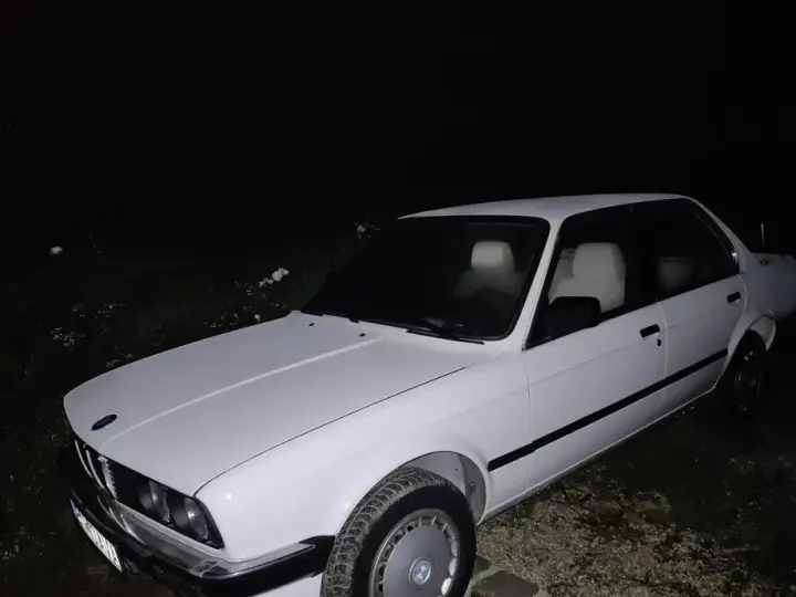 BMW Seria 3 E30