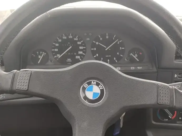 BMW Seria 3 E30