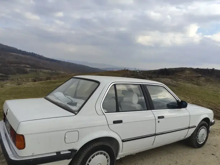 BMW Seria 3 E30