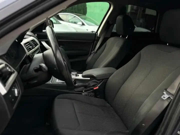 BMW Seria 3 325d Aut. Advantage