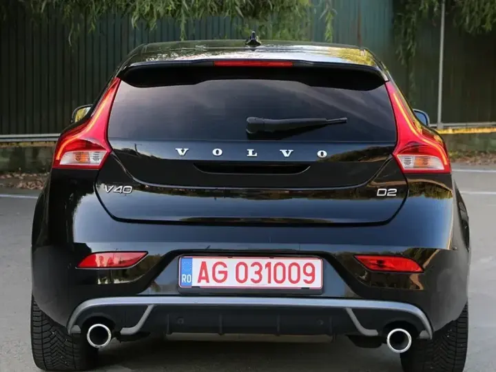 Volvo V40 II