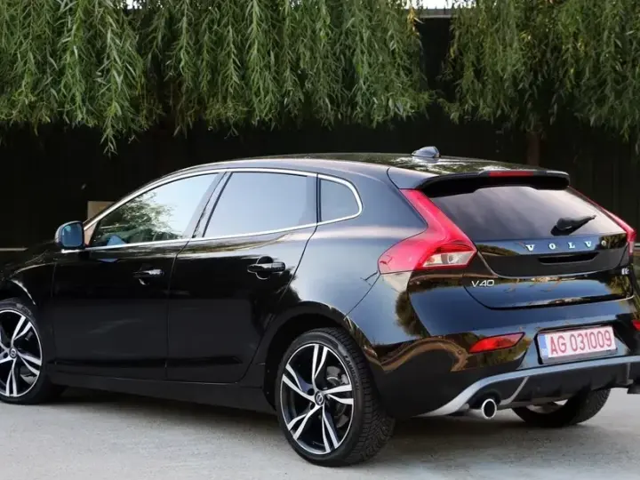 Volvo V40 II