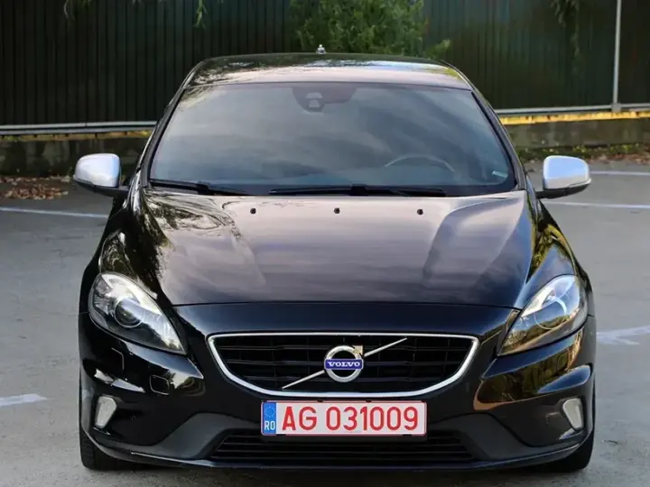 Volvo V40 II