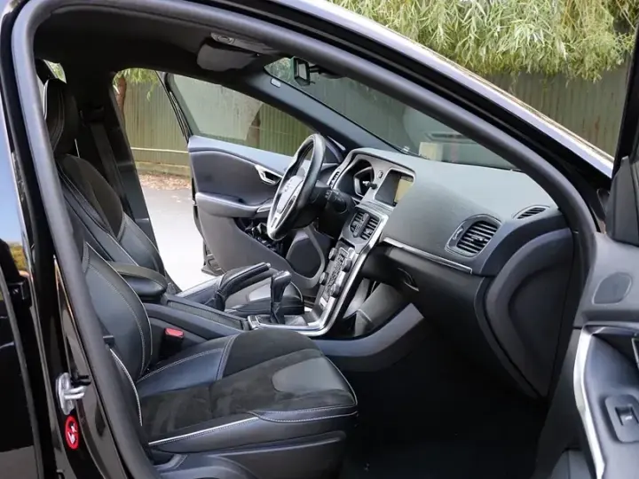 Volvo V40 II