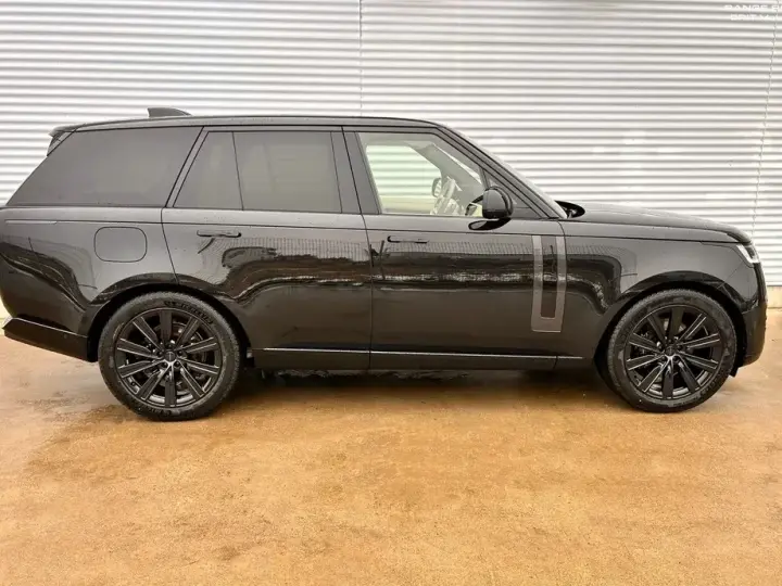 Land Rover Range Rover V 3.0 I6 D300 MHEV HSE