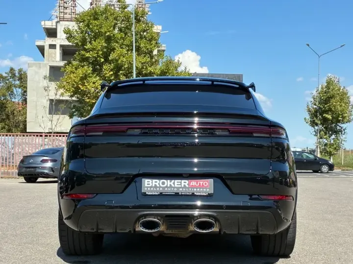 Porsche Cayenne Coupe Turbo E-Hybrid cu pachet GT