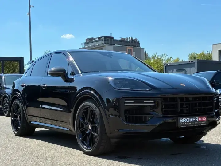 Porsche Cayenne Coupe Turbo E-Hybrid cu pachet GT
