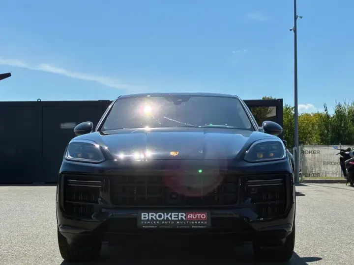 Porsche Cayenne Coupe Turbo E-Hybrid cu pachet GT